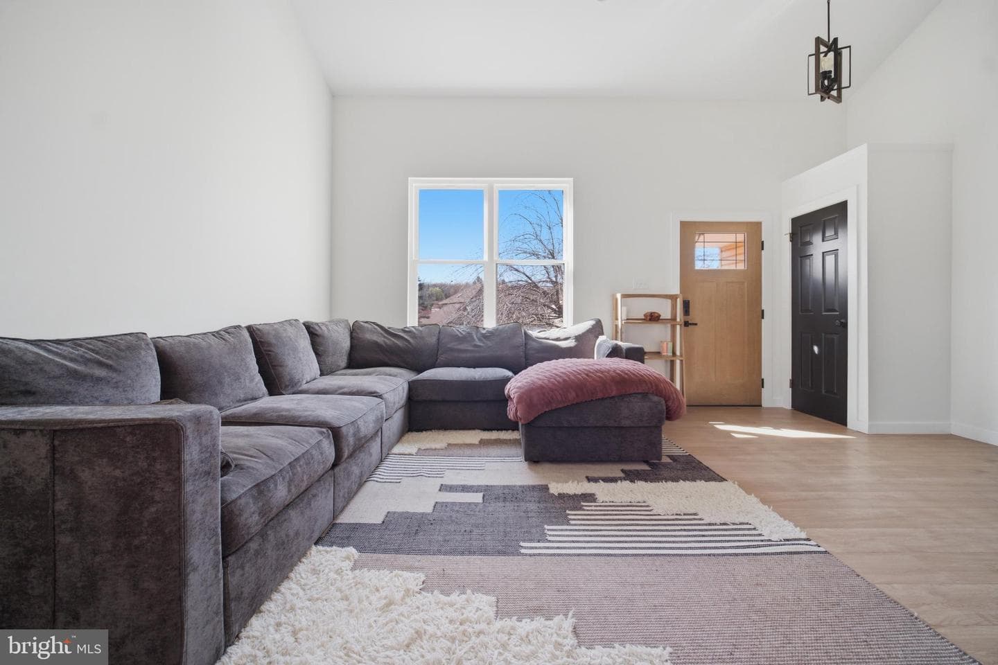 2233 Apple Way photo 3