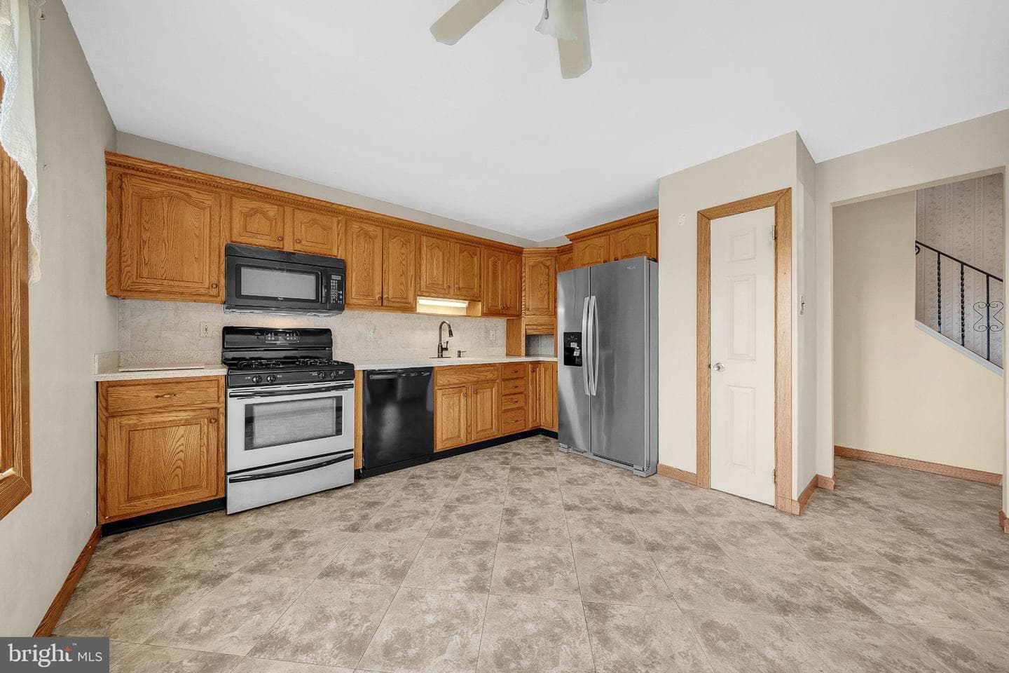 2533 Skyview photo 33
