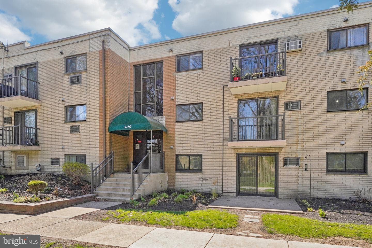 1575 W Street Road #327 photo 2
