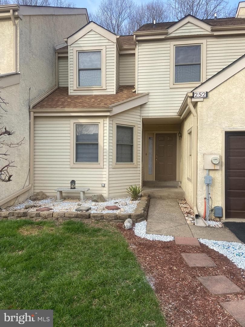 252 Sycamore Circle photo 2