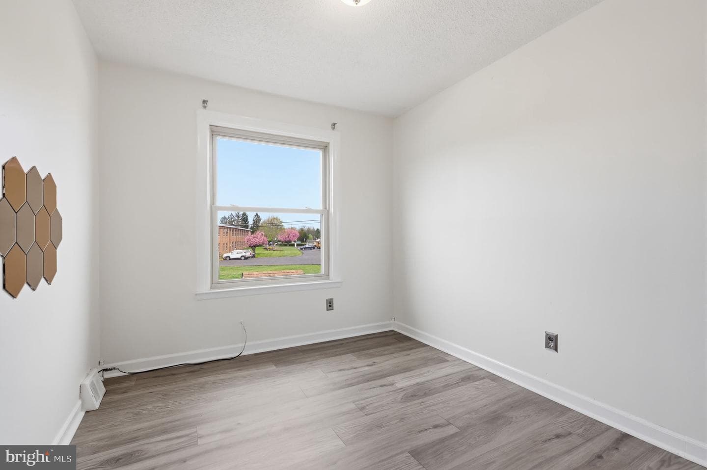 5155 Euston Court photo 18