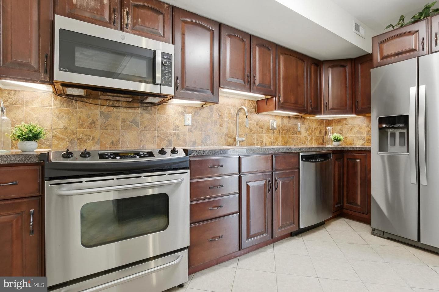1023 Burnley Court photo 8
