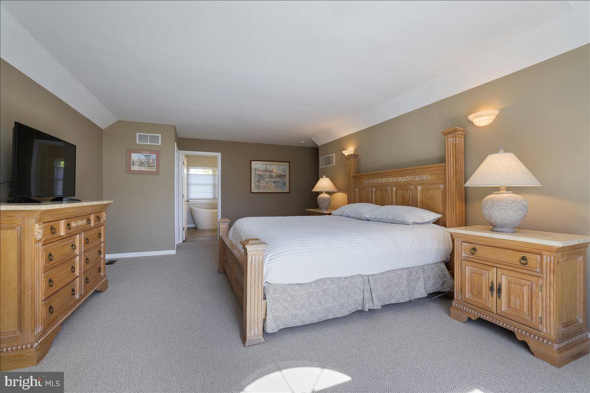 5401 Windtree Drive photo 22