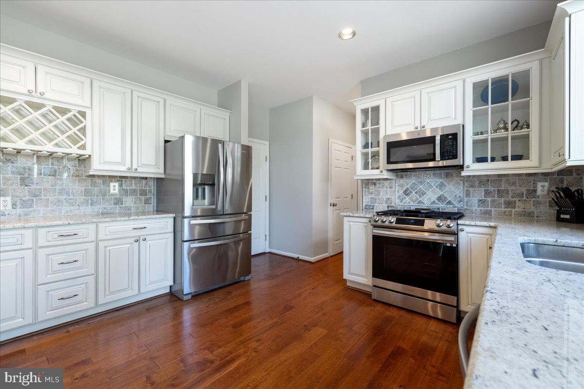 5401 Windtree Drive photo 8