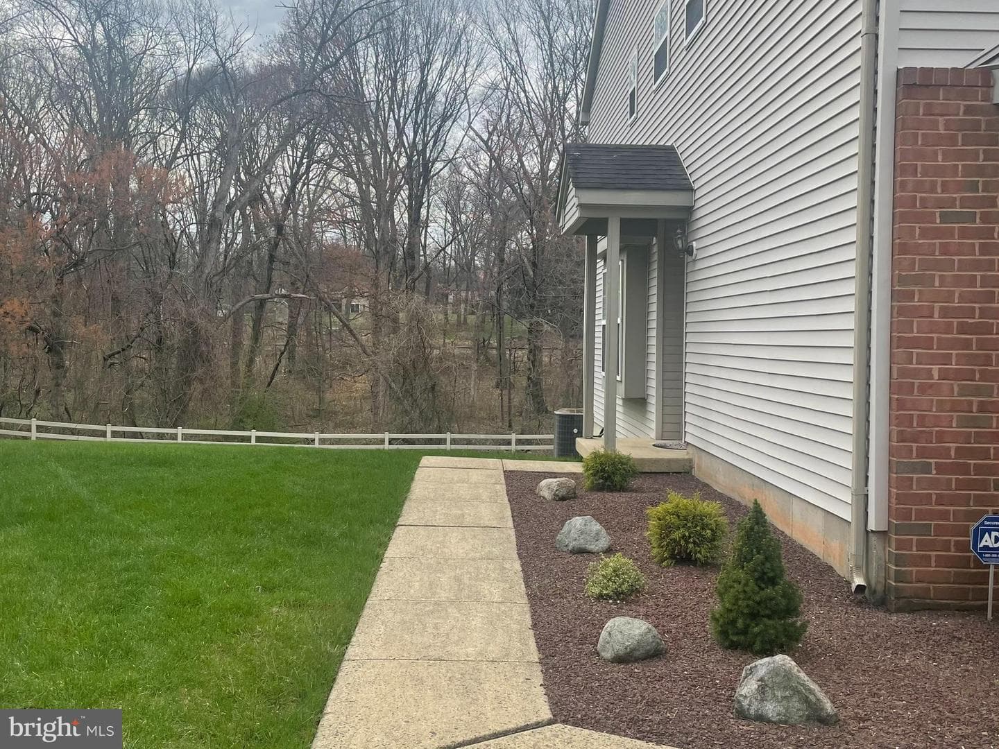 445 Nicholas Drive photo 3
