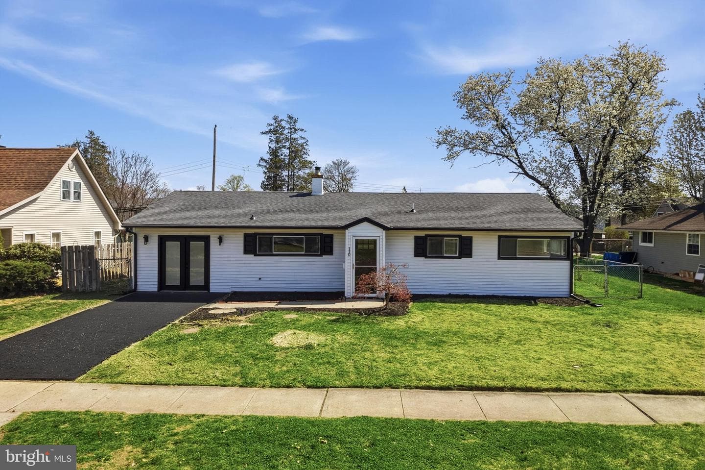 110 Deep Dale Drive E photo 2