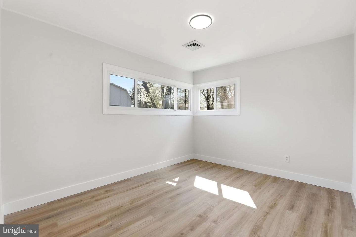 110 Deep Dale Drive E photo 26