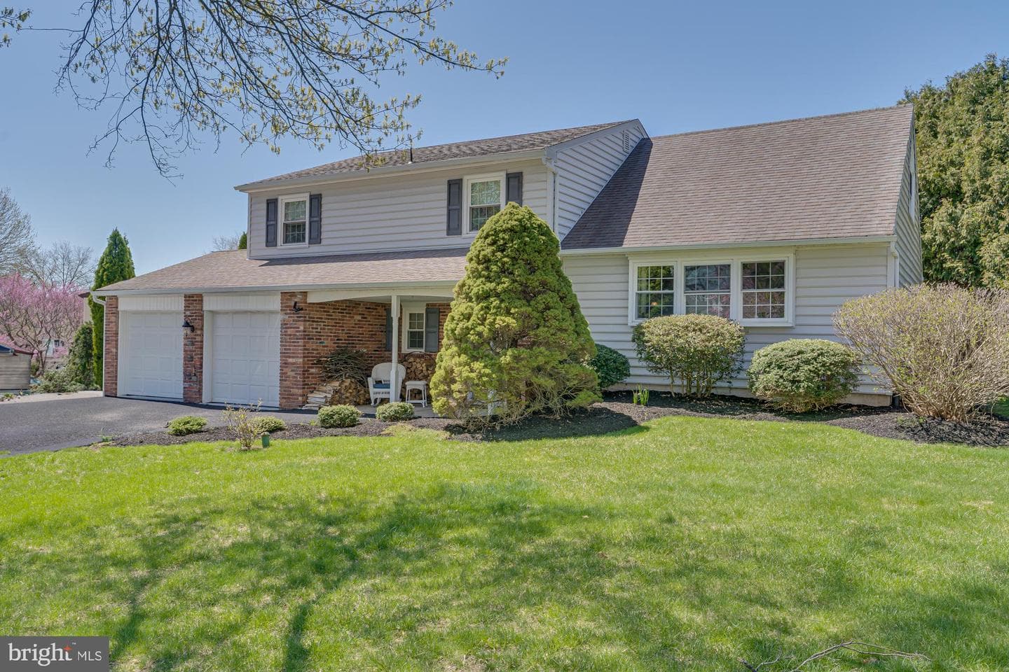 225 Buttonwood Drive photo 2