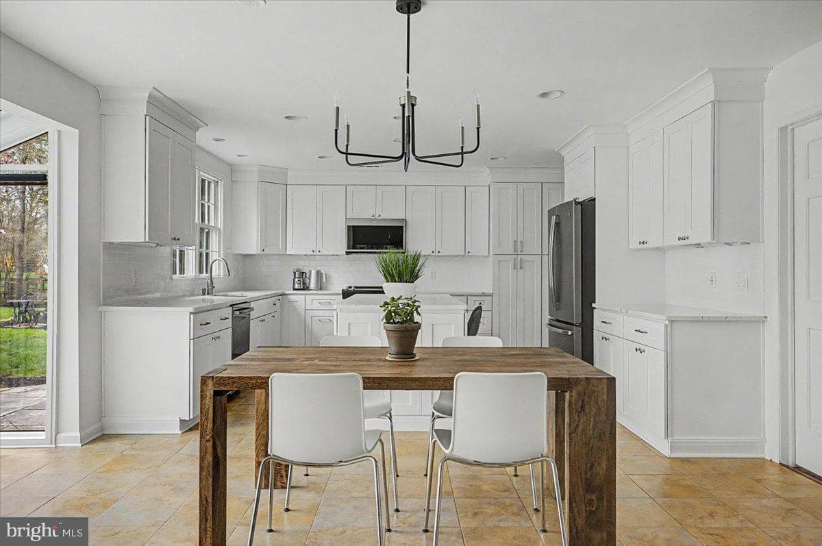 5693 Cottageville photo 3