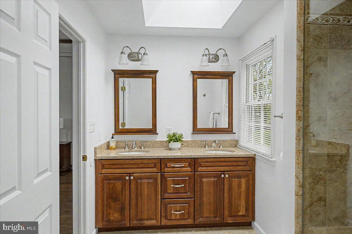 5693 Cottageville photo 38