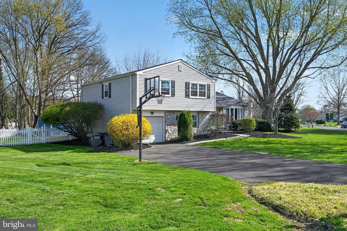 100 Michael Road photo 2