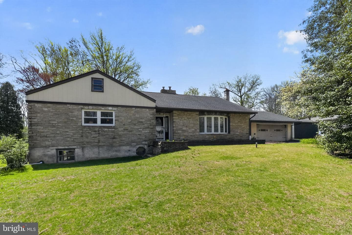 871 Roberts Road photo 2