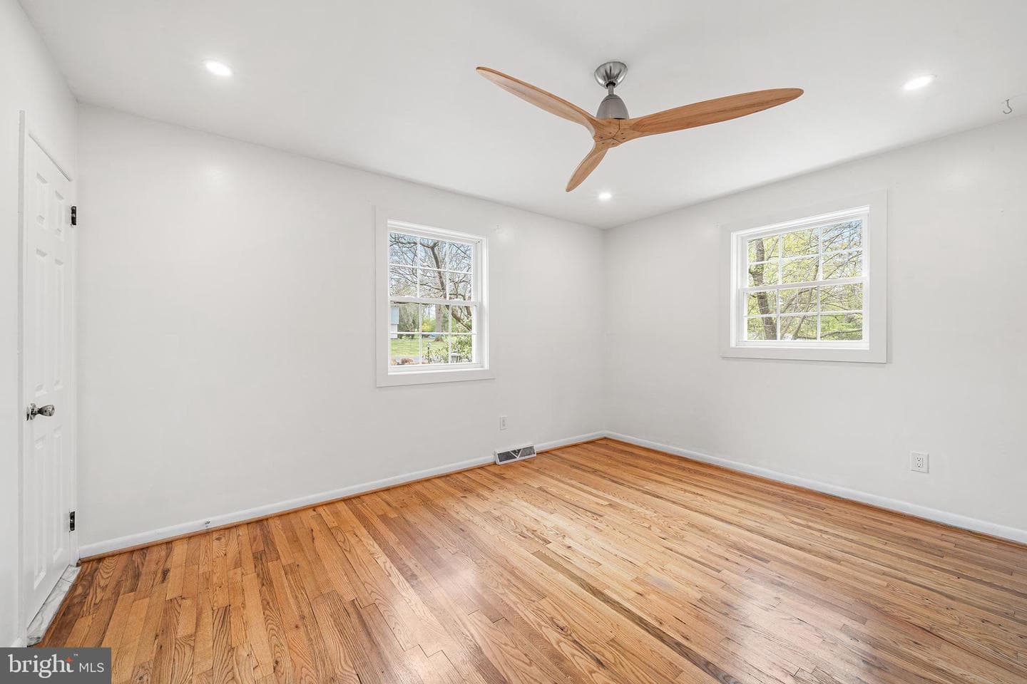 74 Sunset Drive photo 18