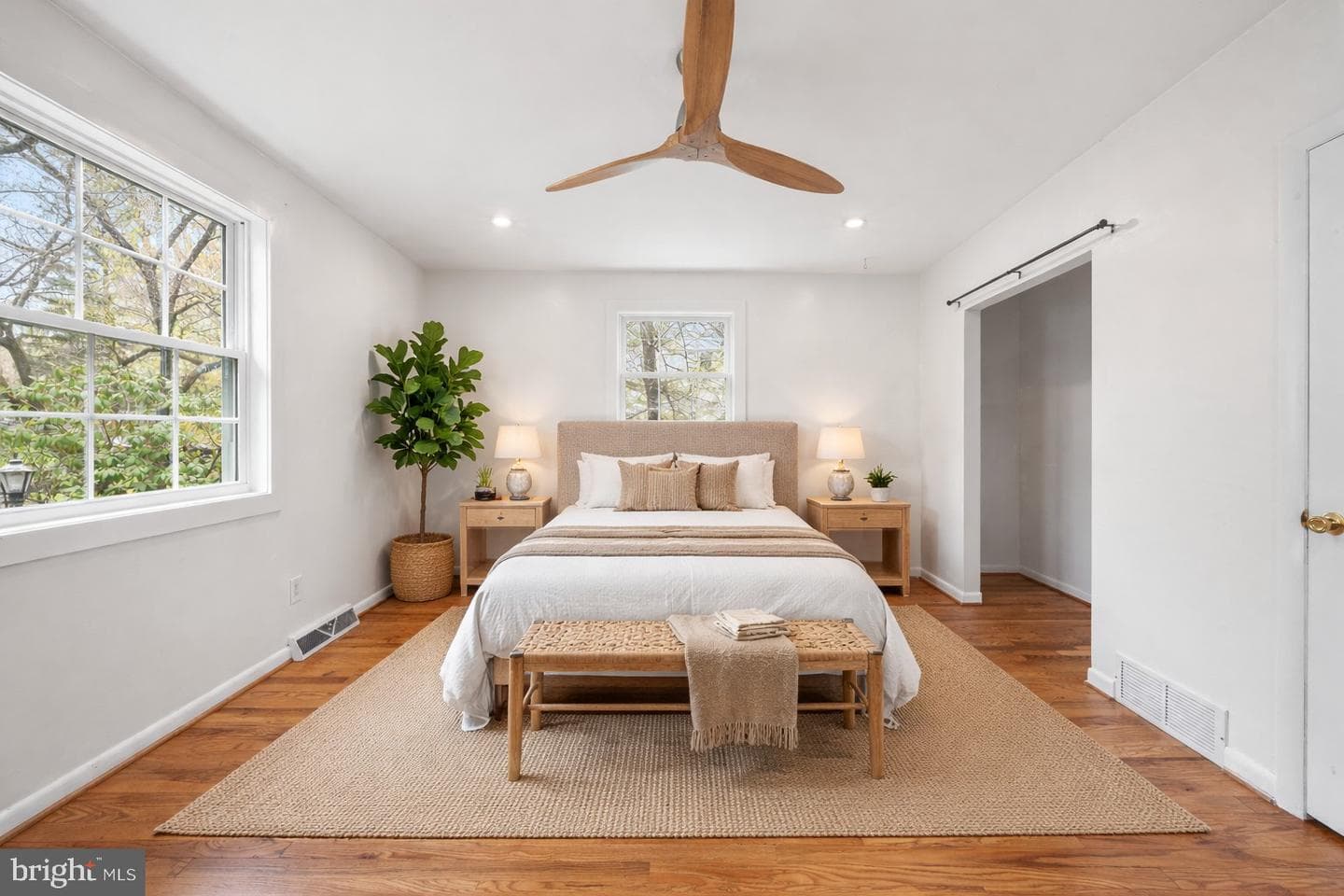 74 Sunset Drive photo 4