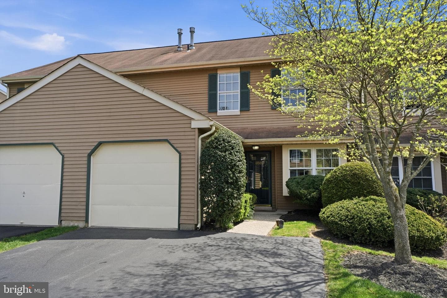 656 Tomlinson Lane photo 2