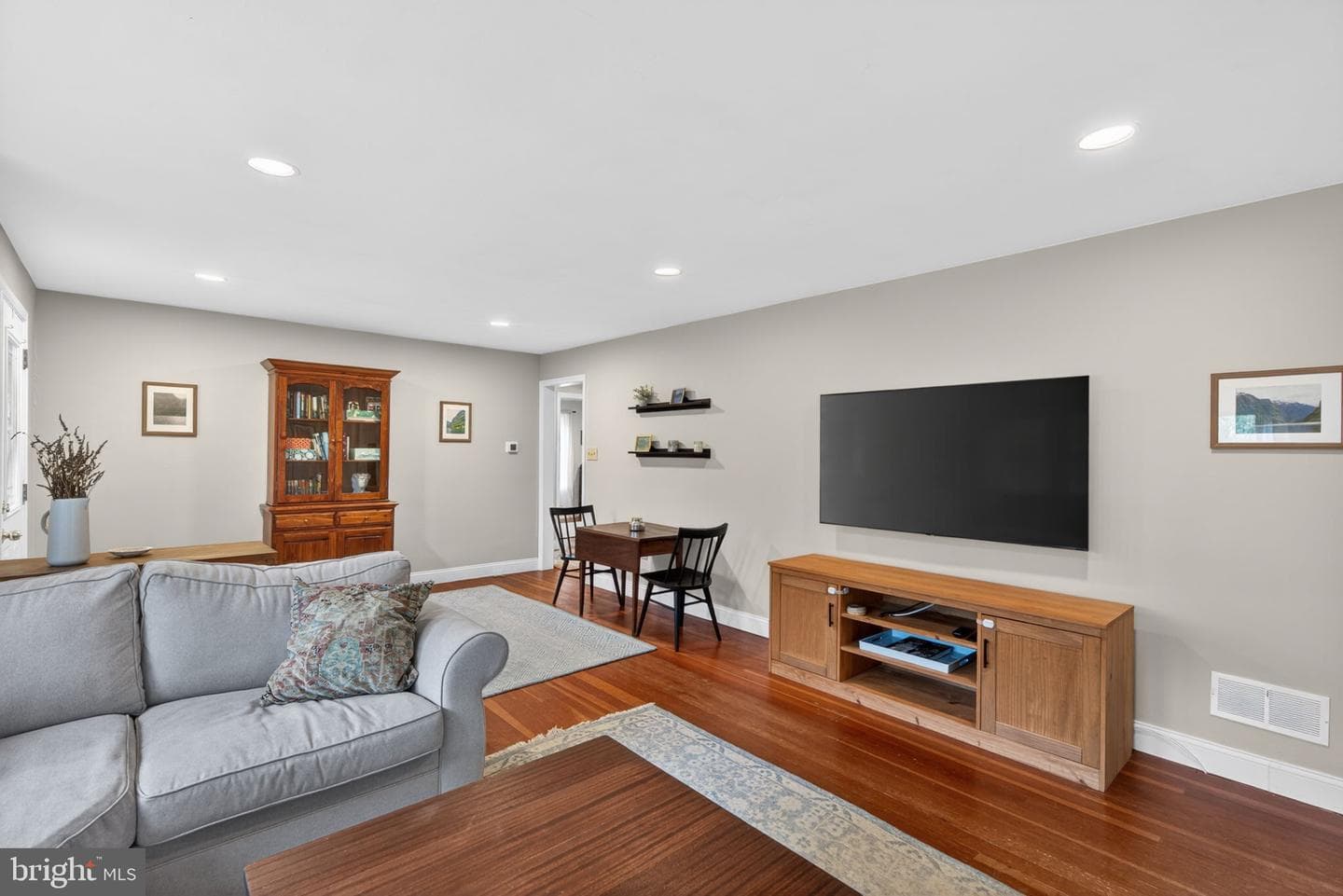 747 N Chubb Drive photo 30