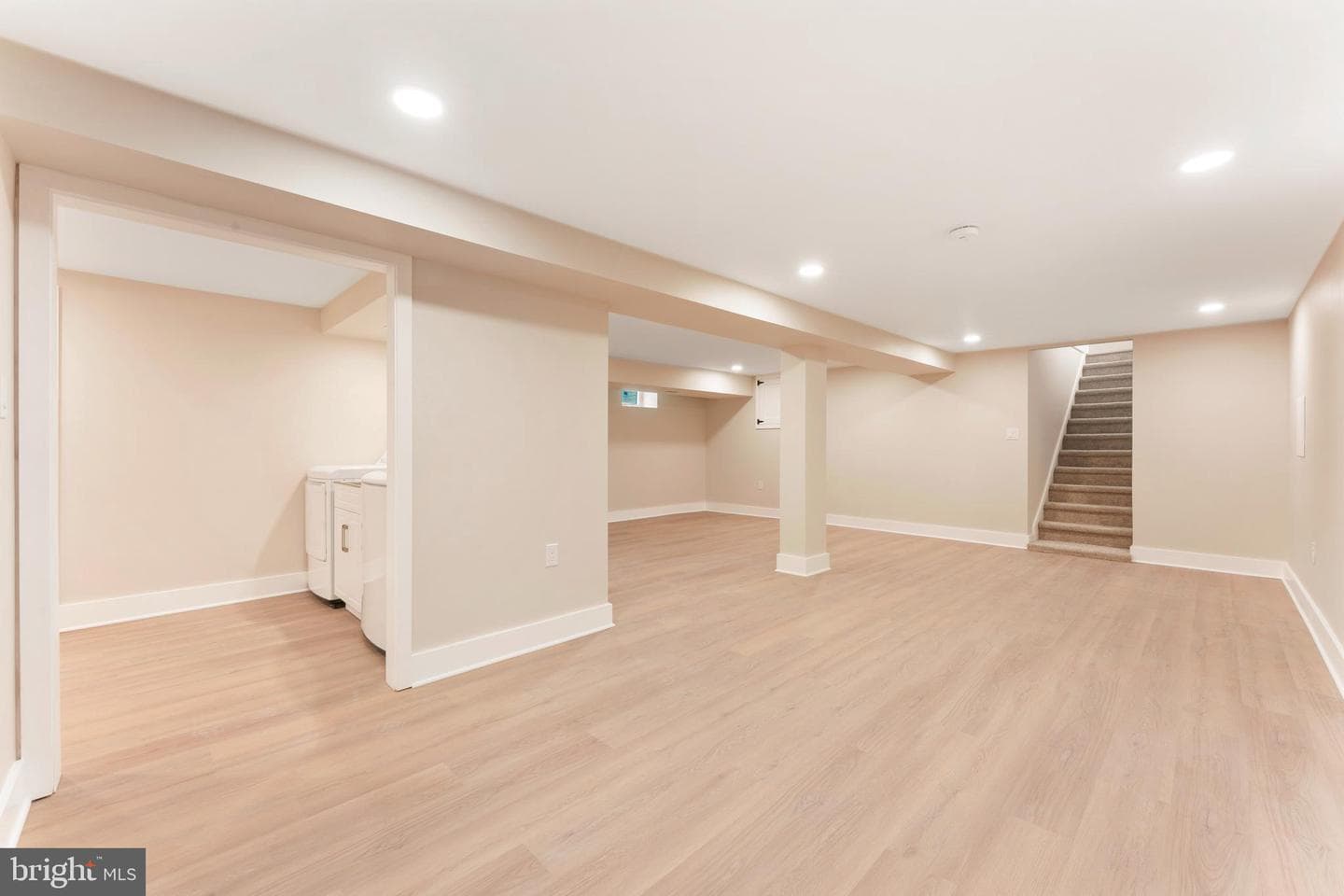 528 W Maple Avenue photo 32