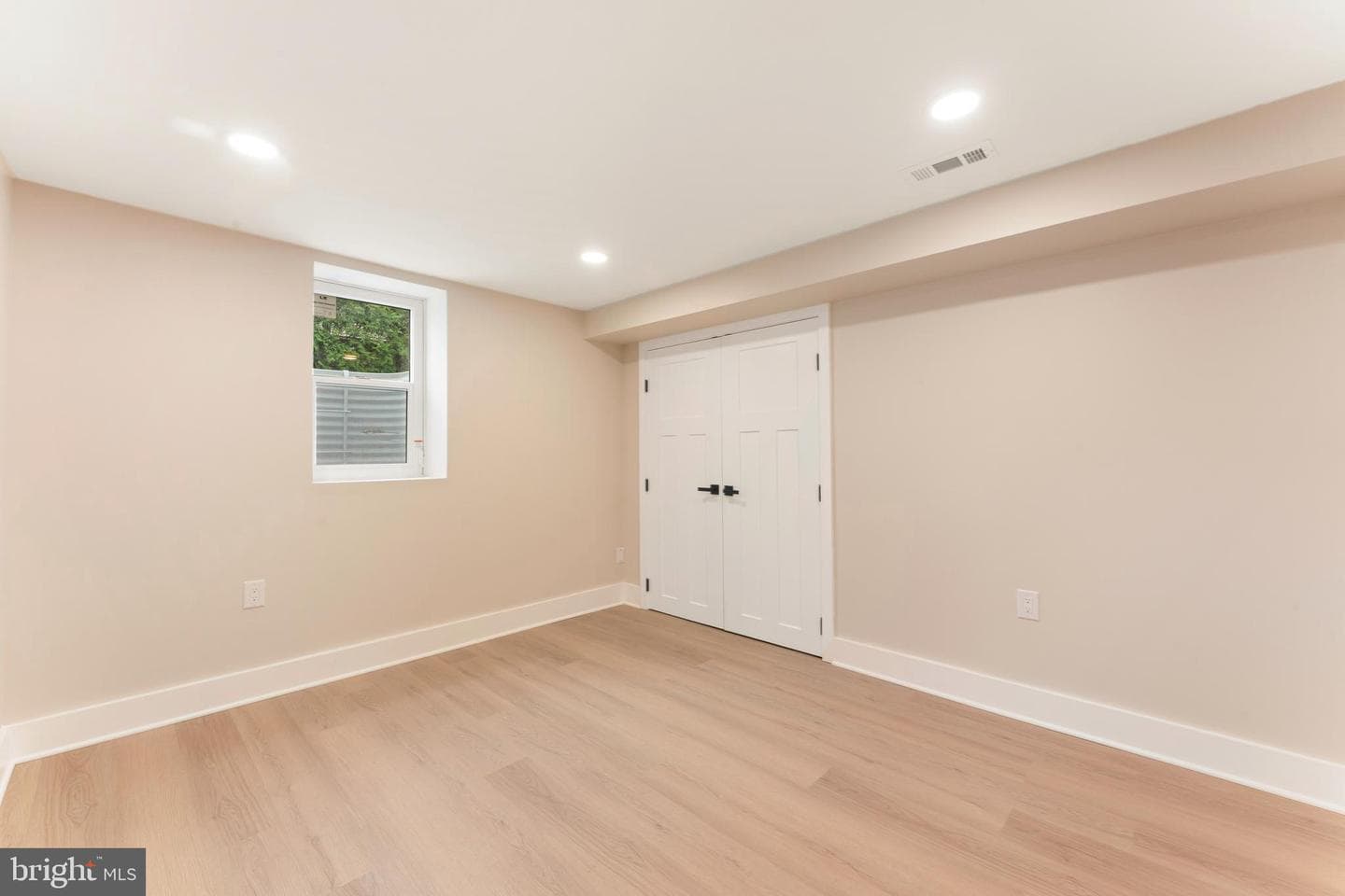 528 W Maple Avenue photo 35