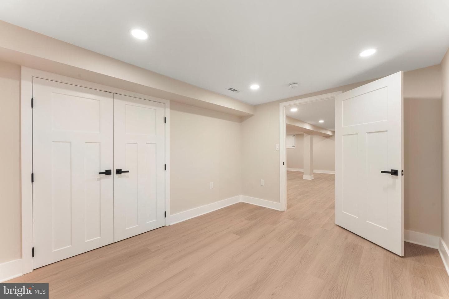 528 W Maple Avenue photo 36