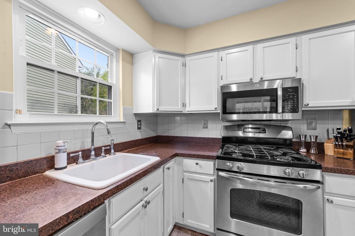 4252 Miladies Lane photo 9