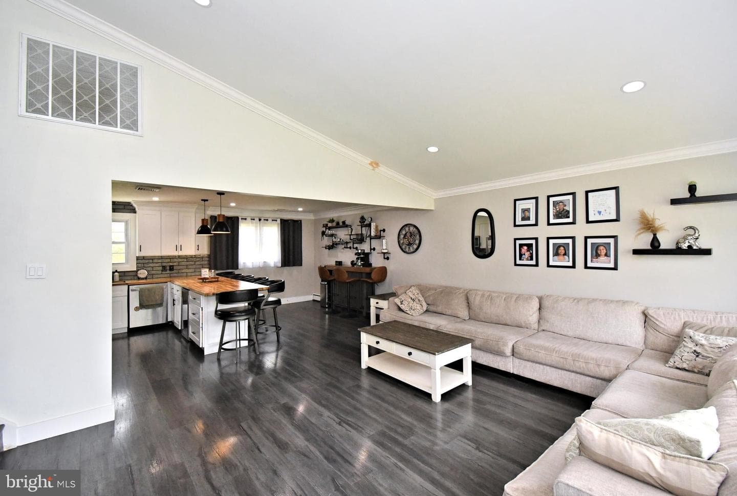 89 Upland Drive photo 4