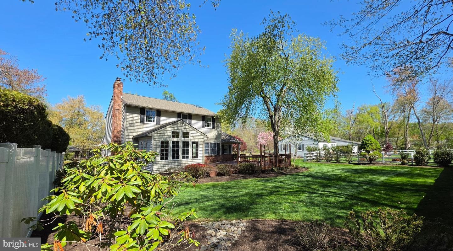 325 Charles Street photo 11