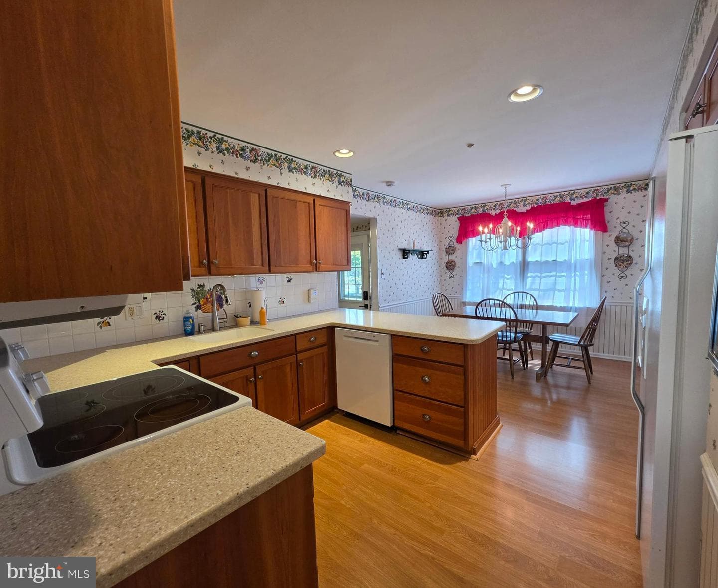 325 Charles Street photo 20