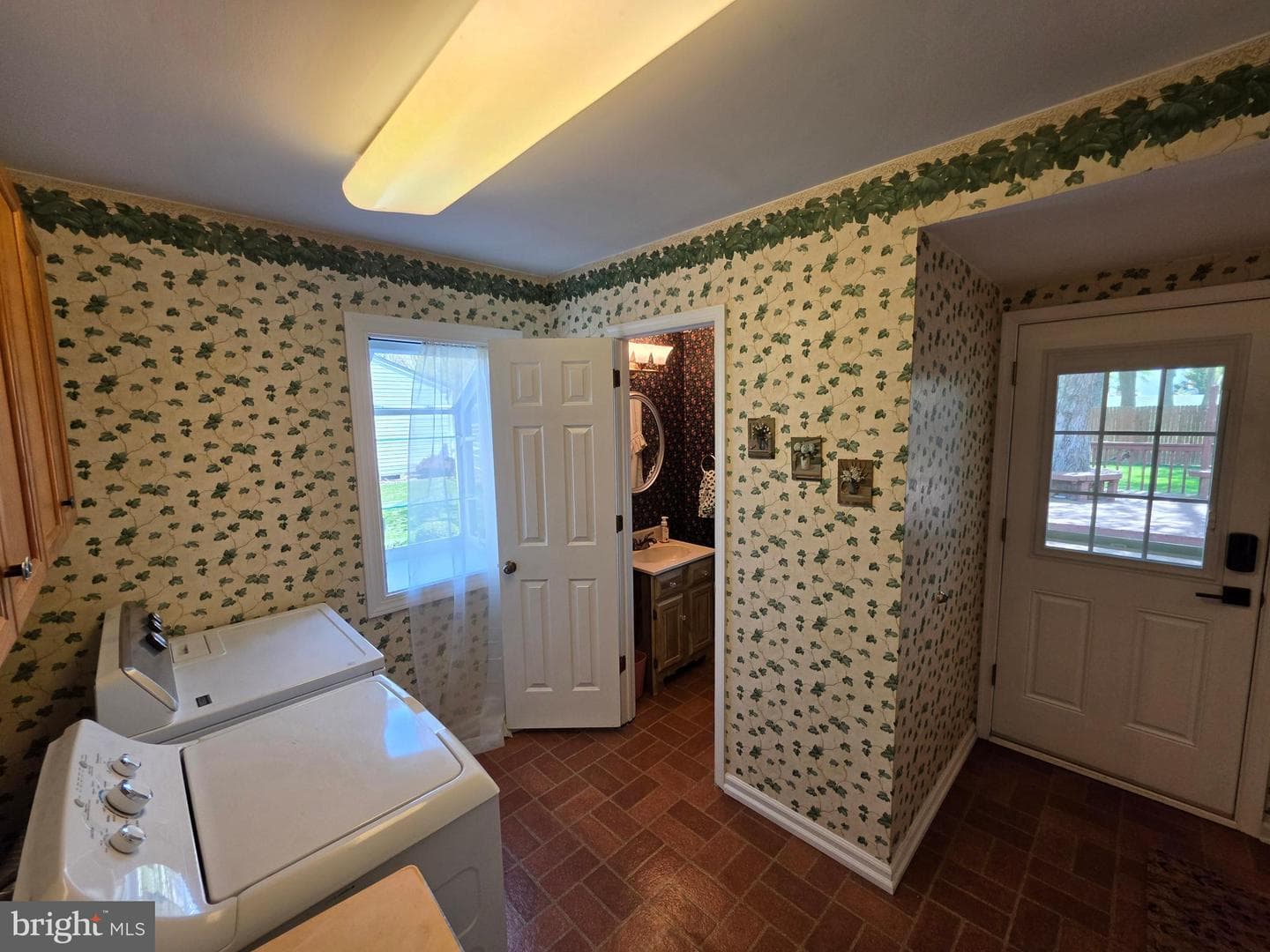 325 Charles Street photo 23