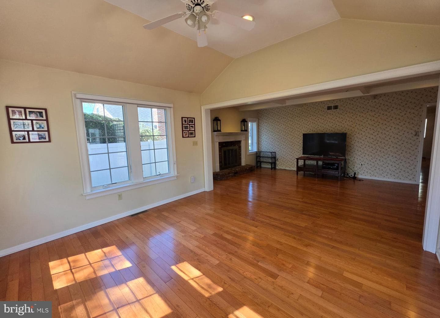 325 Charles Street photo 28