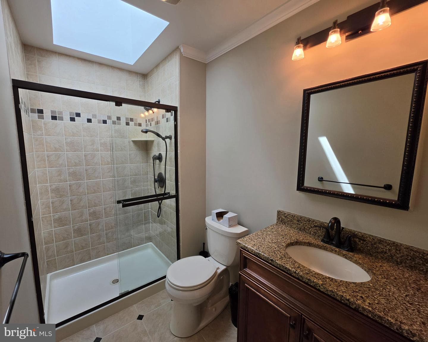 325 Charles Street photo 37