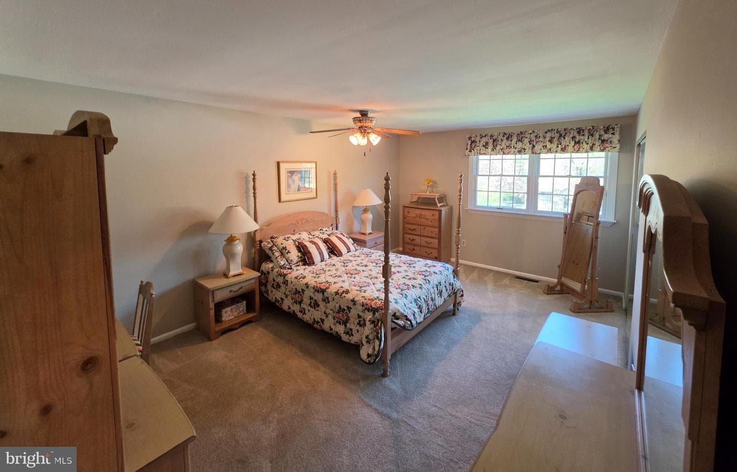325 Charles Street photo 45