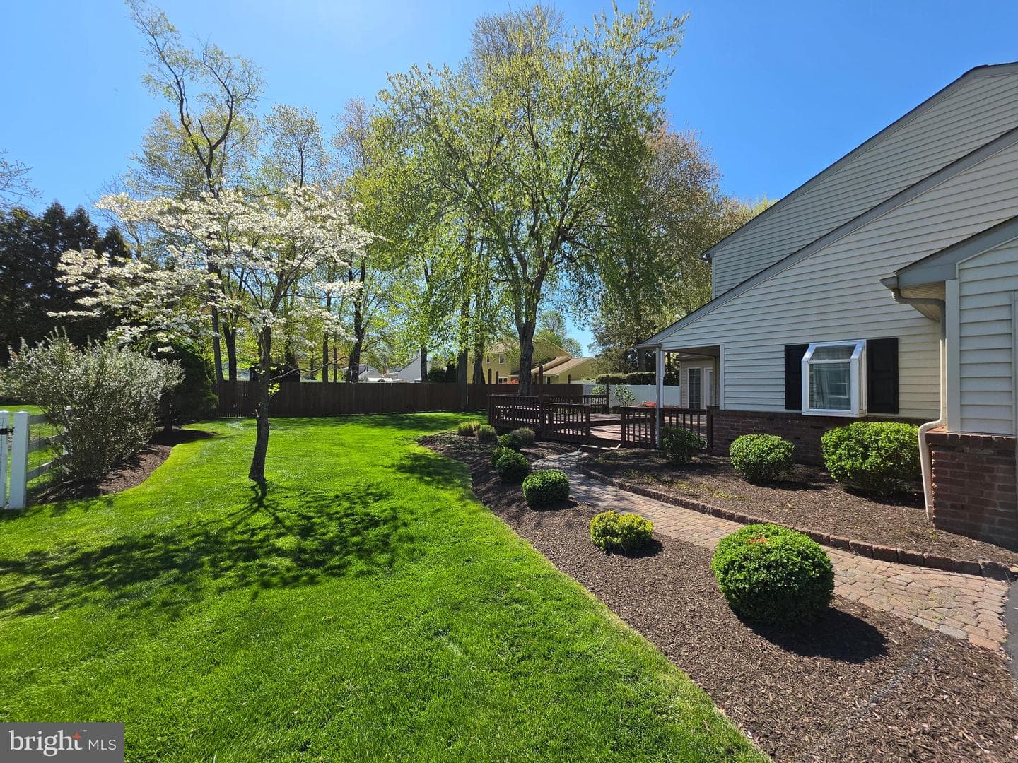 325 Charles Street photo 6