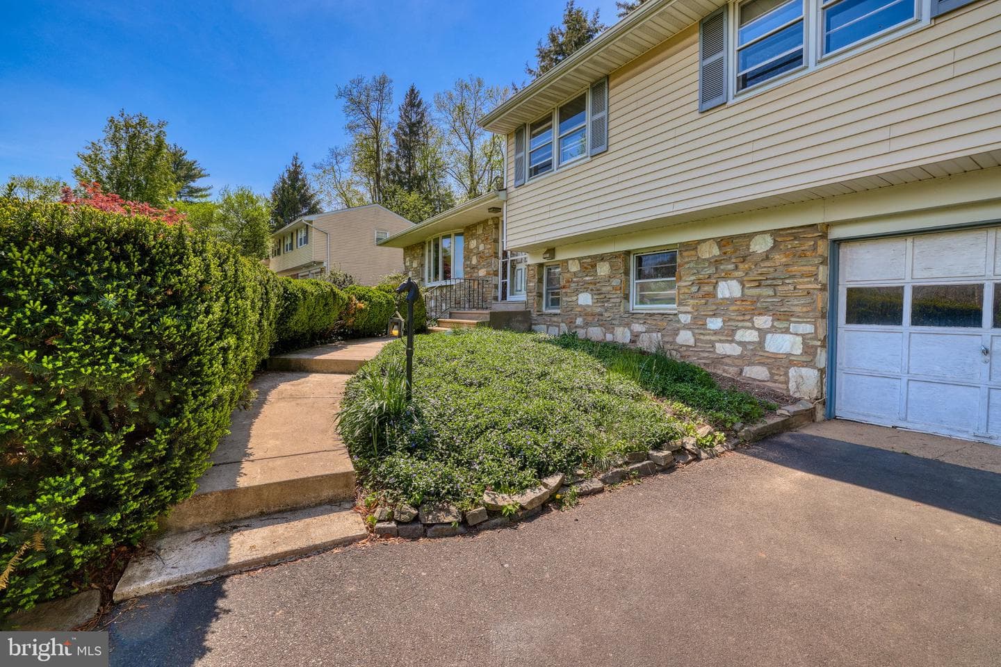 2323 Lakeview Drive photo 4