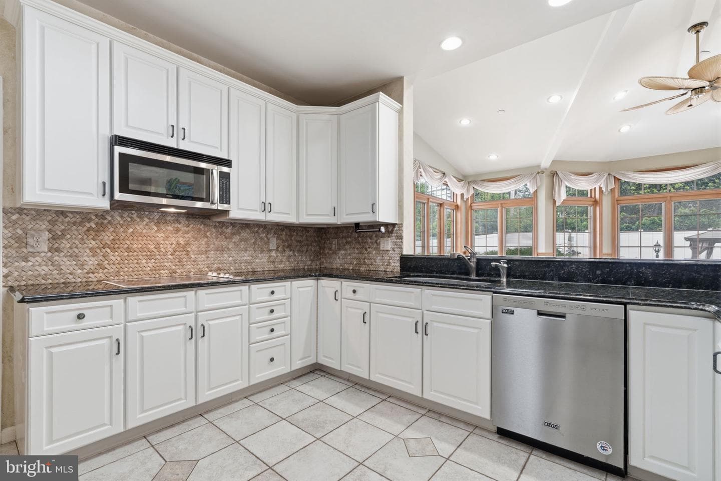 2641 Fawn Lane photo 9