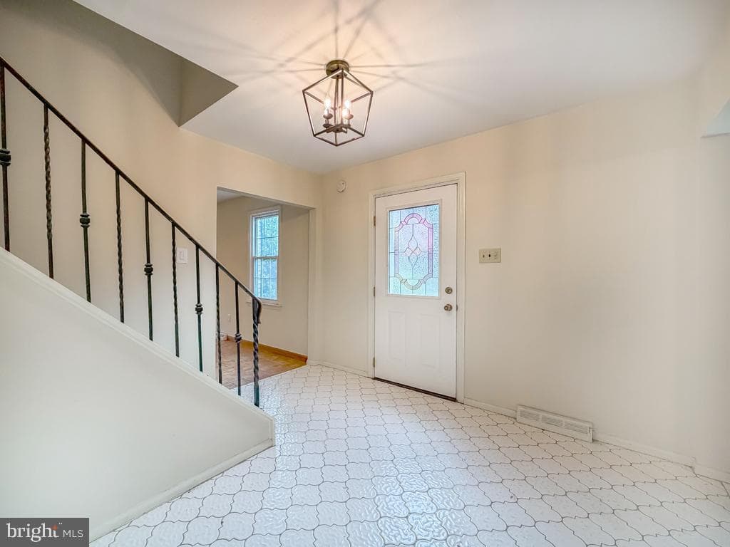 350 Richard Road photo 5