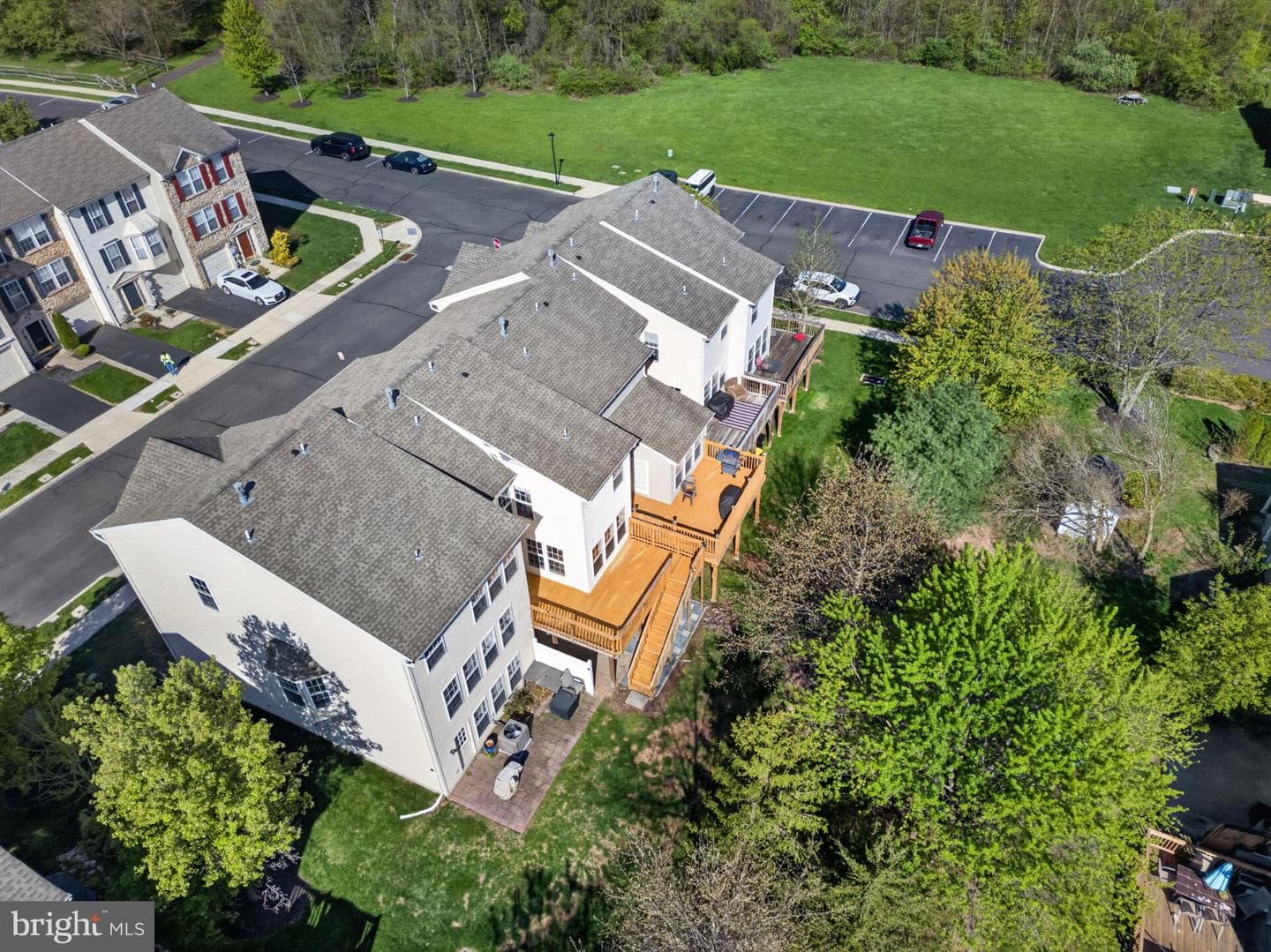 207 Windsor Court photo 45