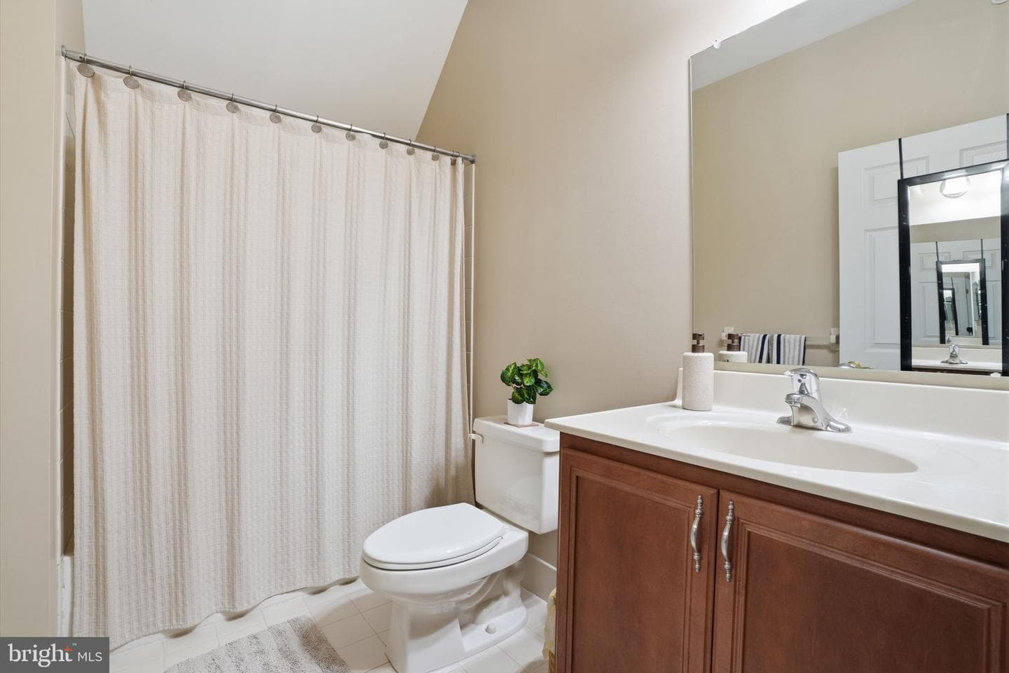 2088 Bedfordshire Road photo 40