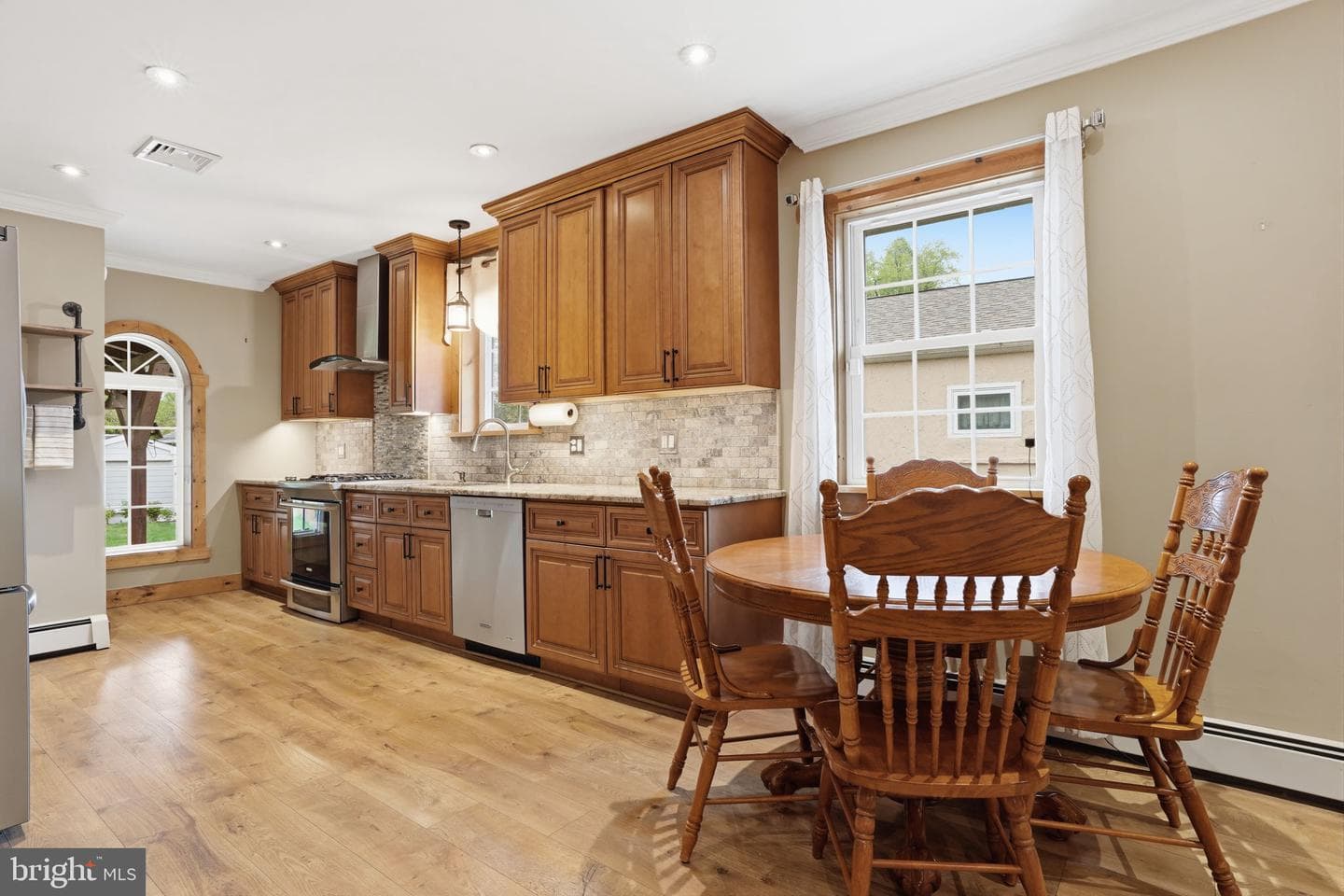 212 W Franklin Street photo 8