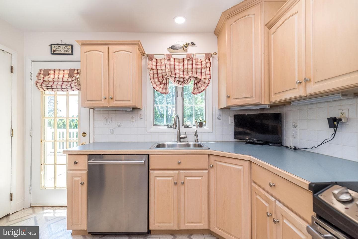 216 Windsor Drive photo 20