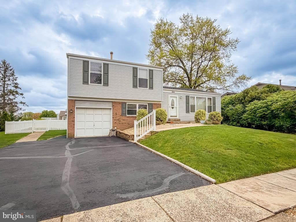 3041 Sheppard Road photo 2