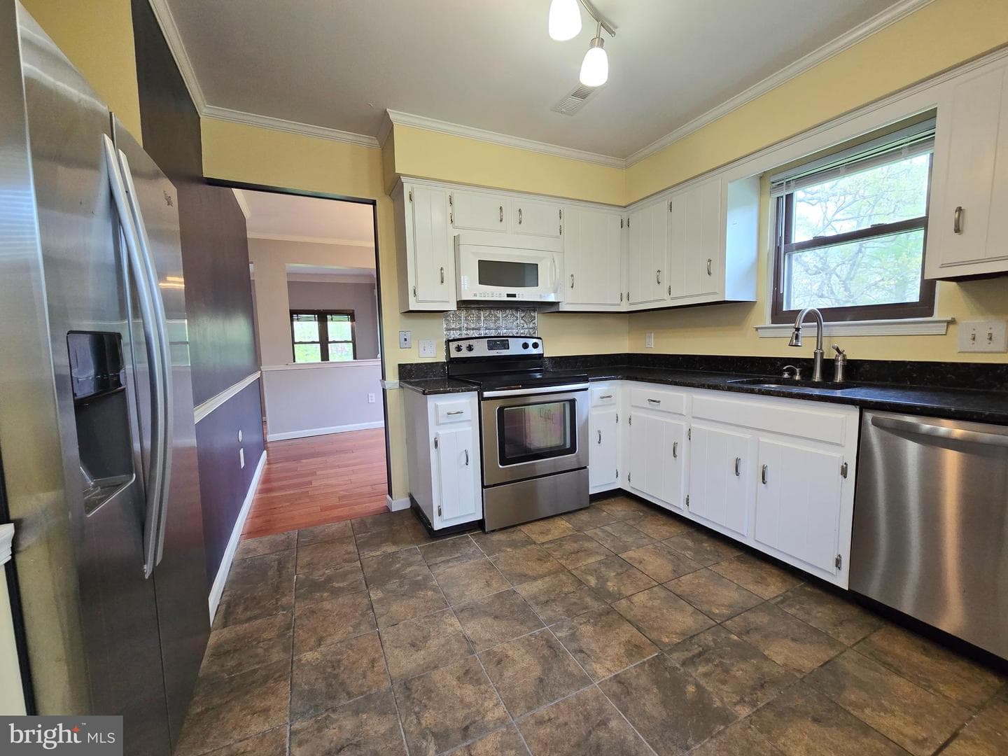 5 E Ridge Mews photo 6