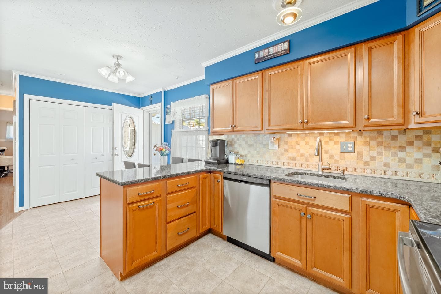 11 Midwood photo 7