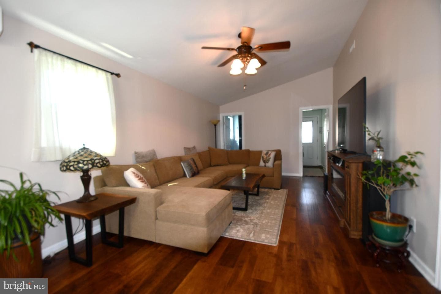 1654 Forrest Avenue photo 17