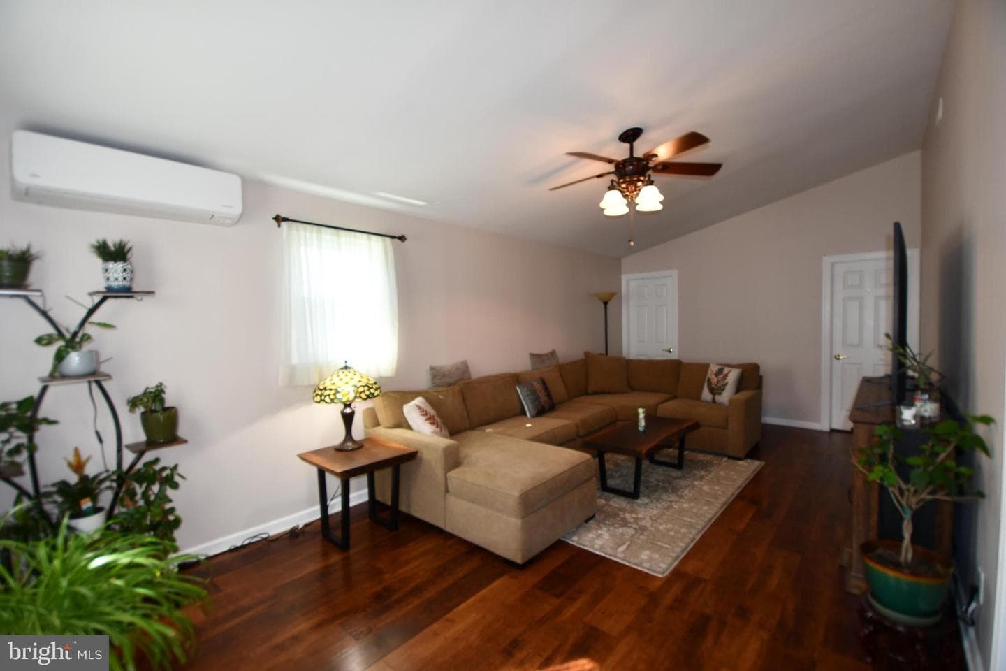 1654 Forrest Avenue photo 19