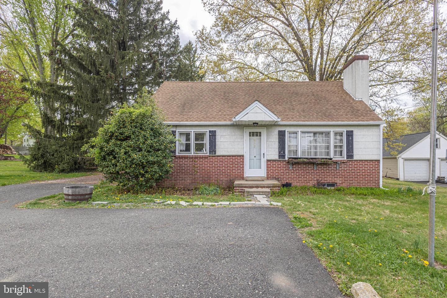 812 E Walnut Street