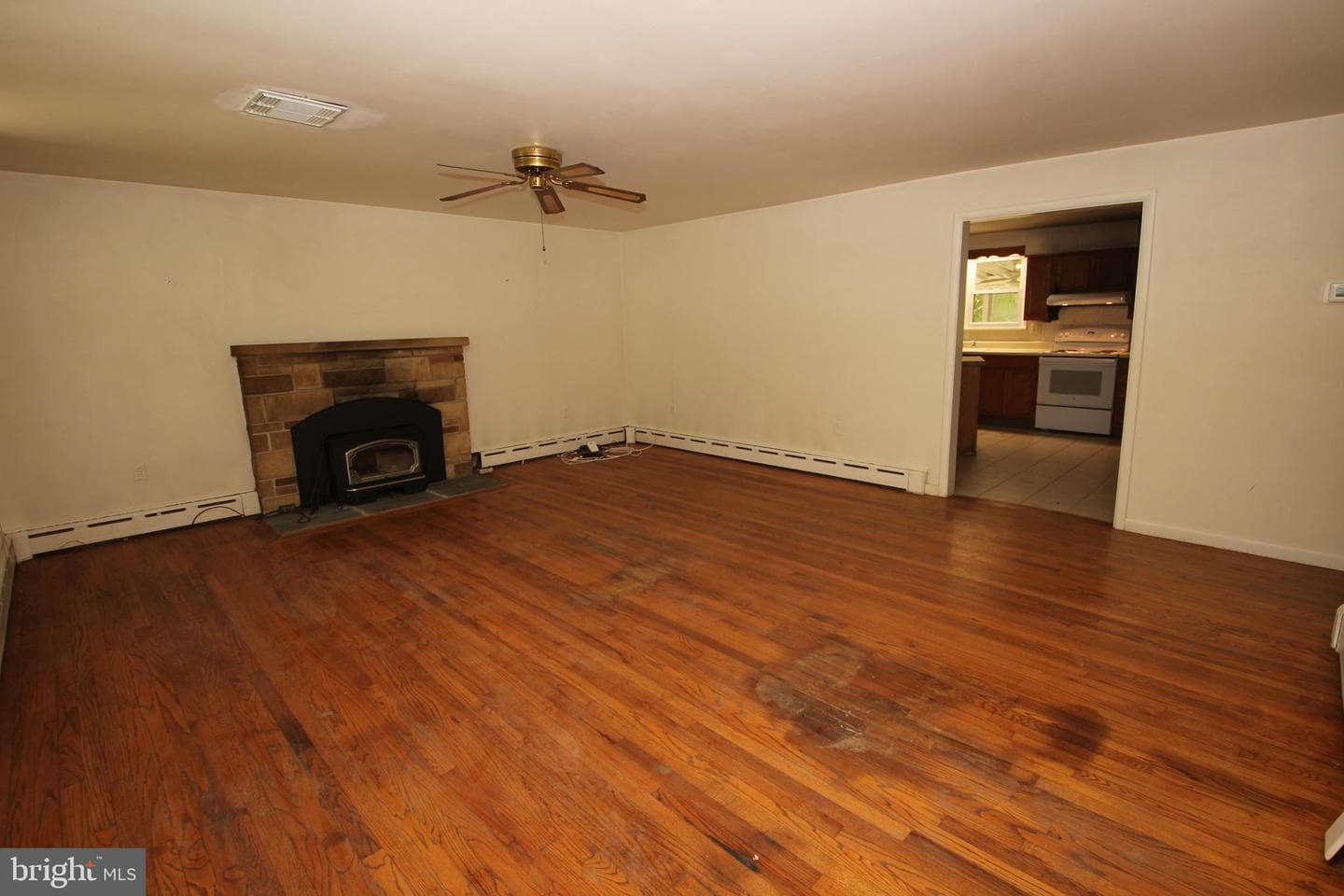 319 Fairhill Road photo 4