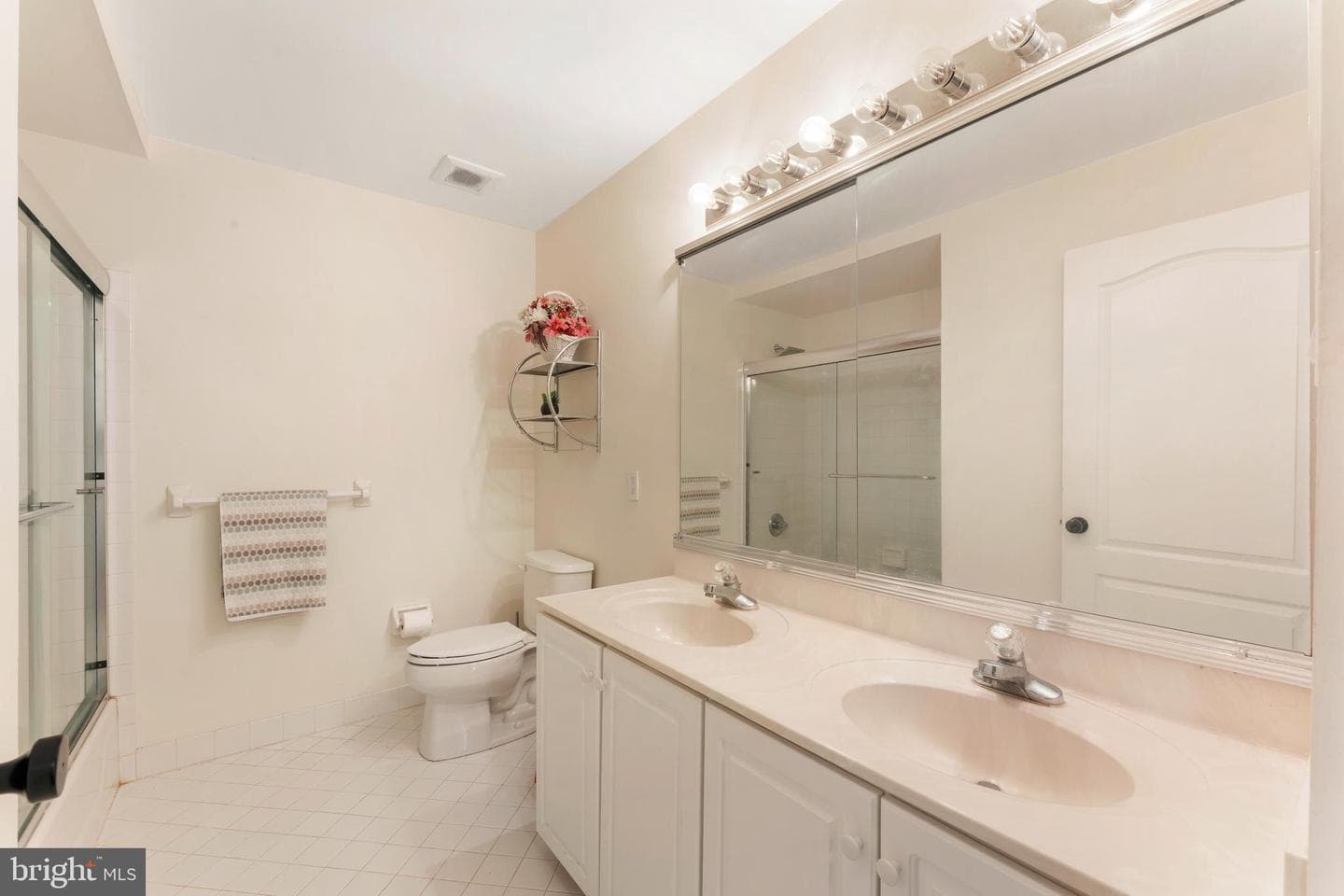 18 Dartmouth Lane photo 44