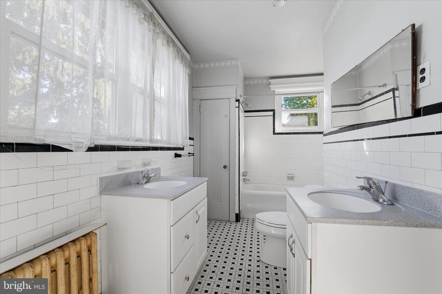 6514 N Radcliffe Street photo 16