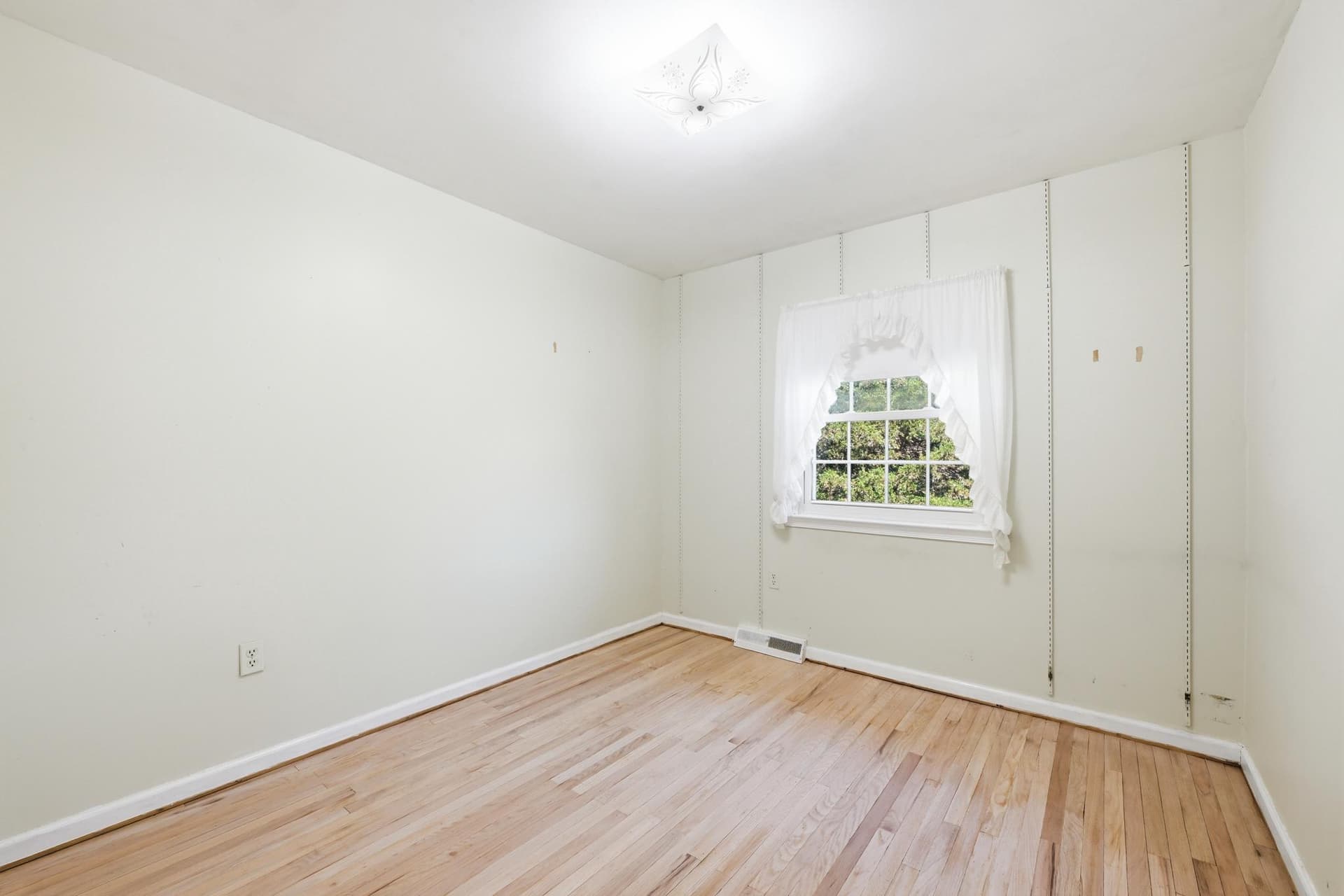 8 Pleasant Avenue photo 29