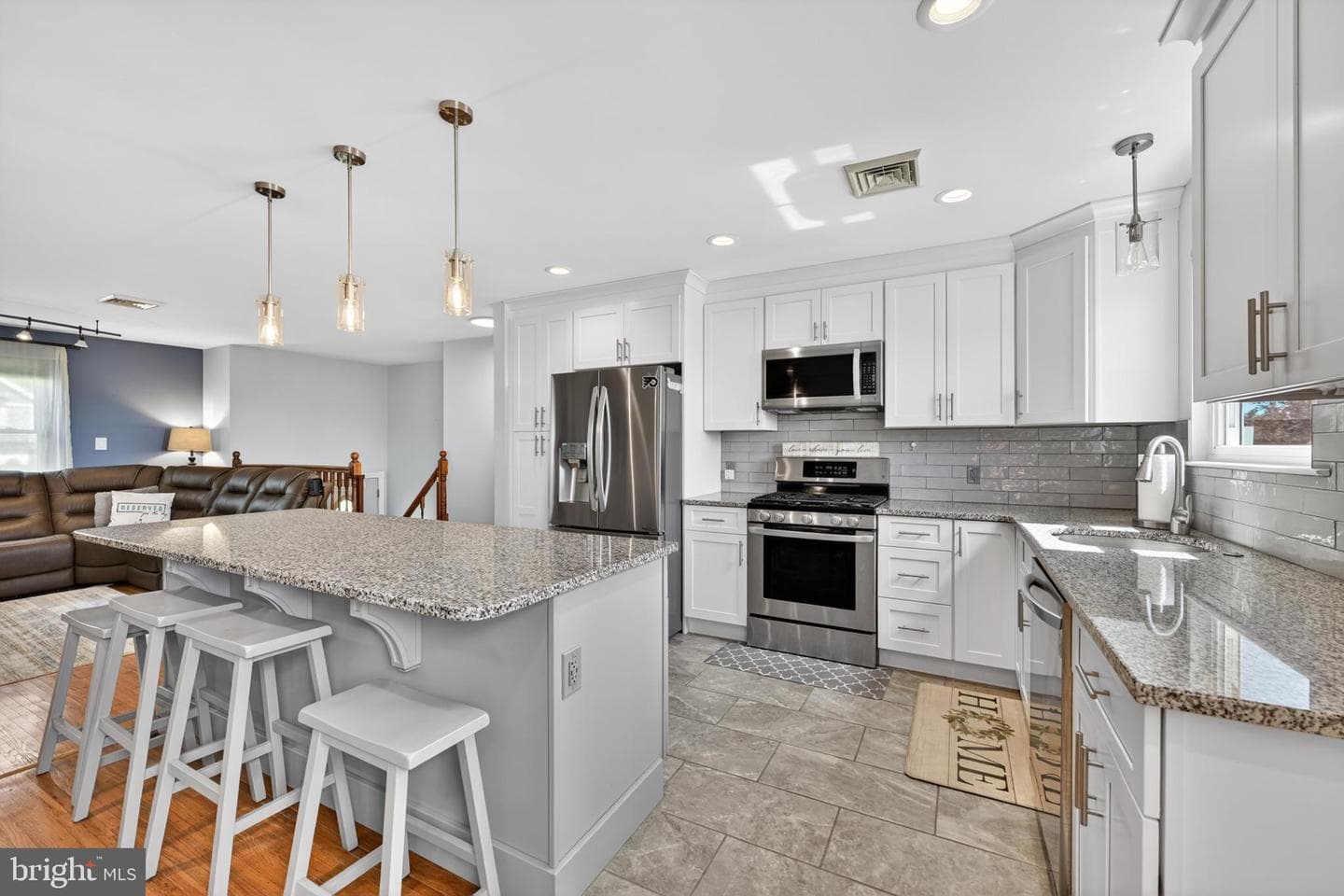 883 Mustang Road photo 2